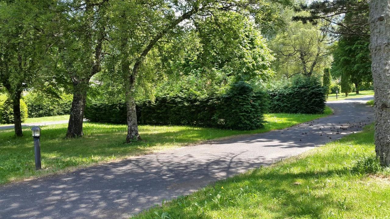 Camping Les Vernieres La Bourboule Sancy ภายนอก รูปภาพ