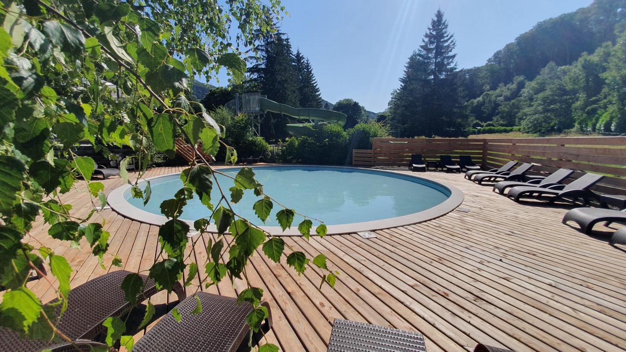 Camping Les Vernieres La Bourboule Sancy ภายนอก รูปภาพ